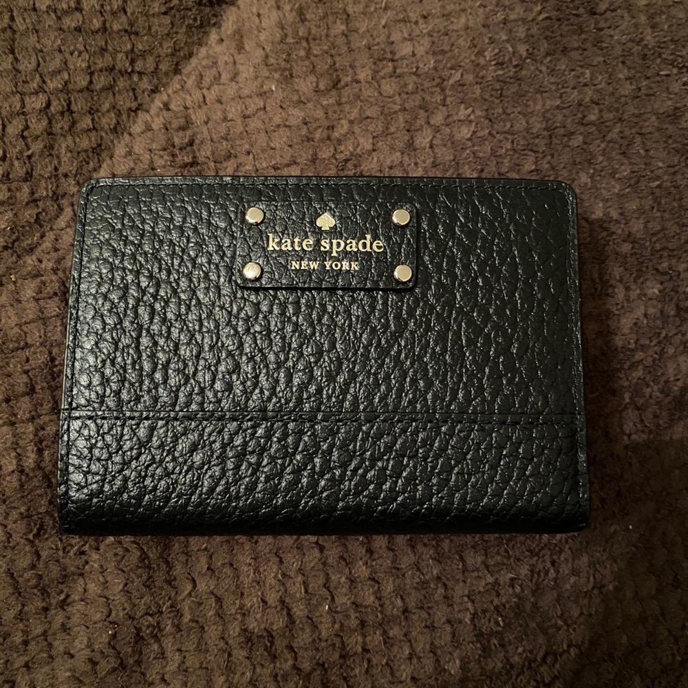 Bifold Kate Spade wallet